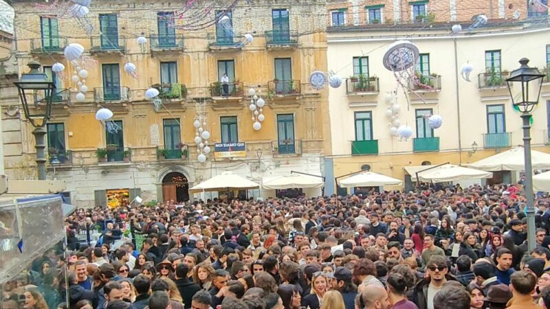 Divieto di asporto di alcol e bibite nei giorni festivi delle Luci d’Artista 2024/2025